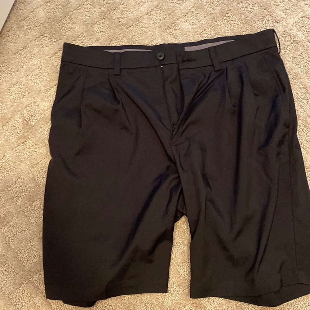 Men’s black golf shorts size 33